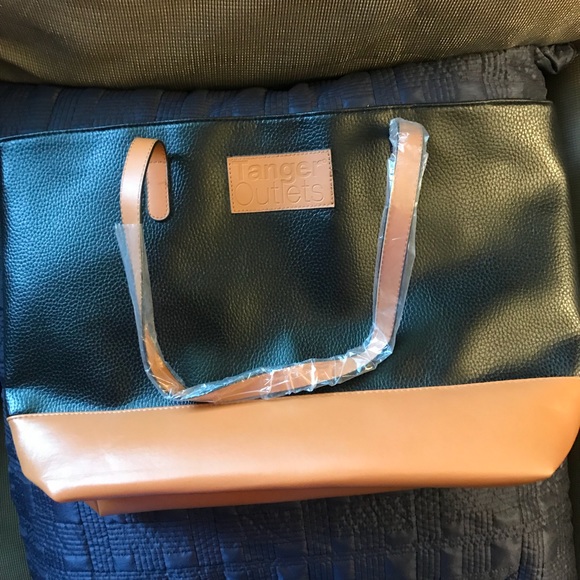 Handbags - NWOT Large Totebag with Tanger Outlet logo